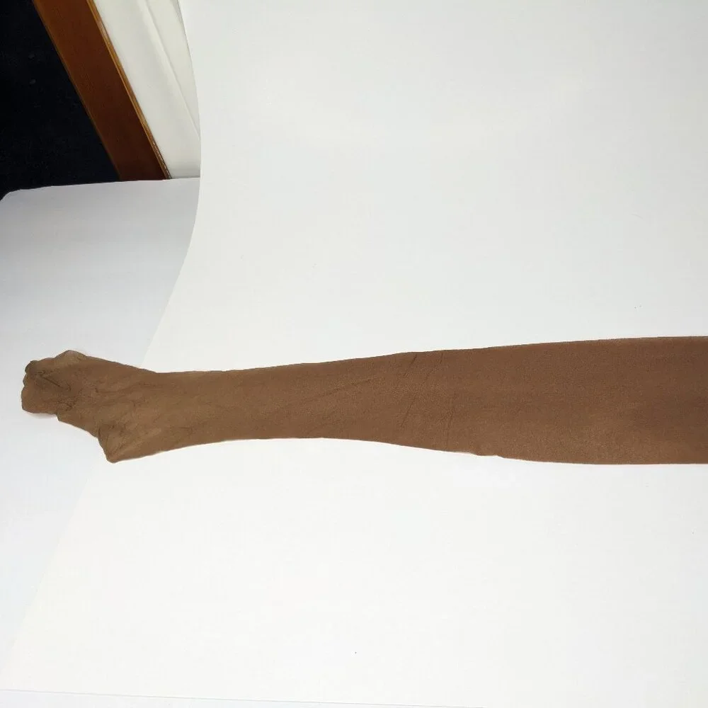 Givenchy Ultra Sheer Pantyhose Style 507 Le Beige Bare Stateley Fits 5'8